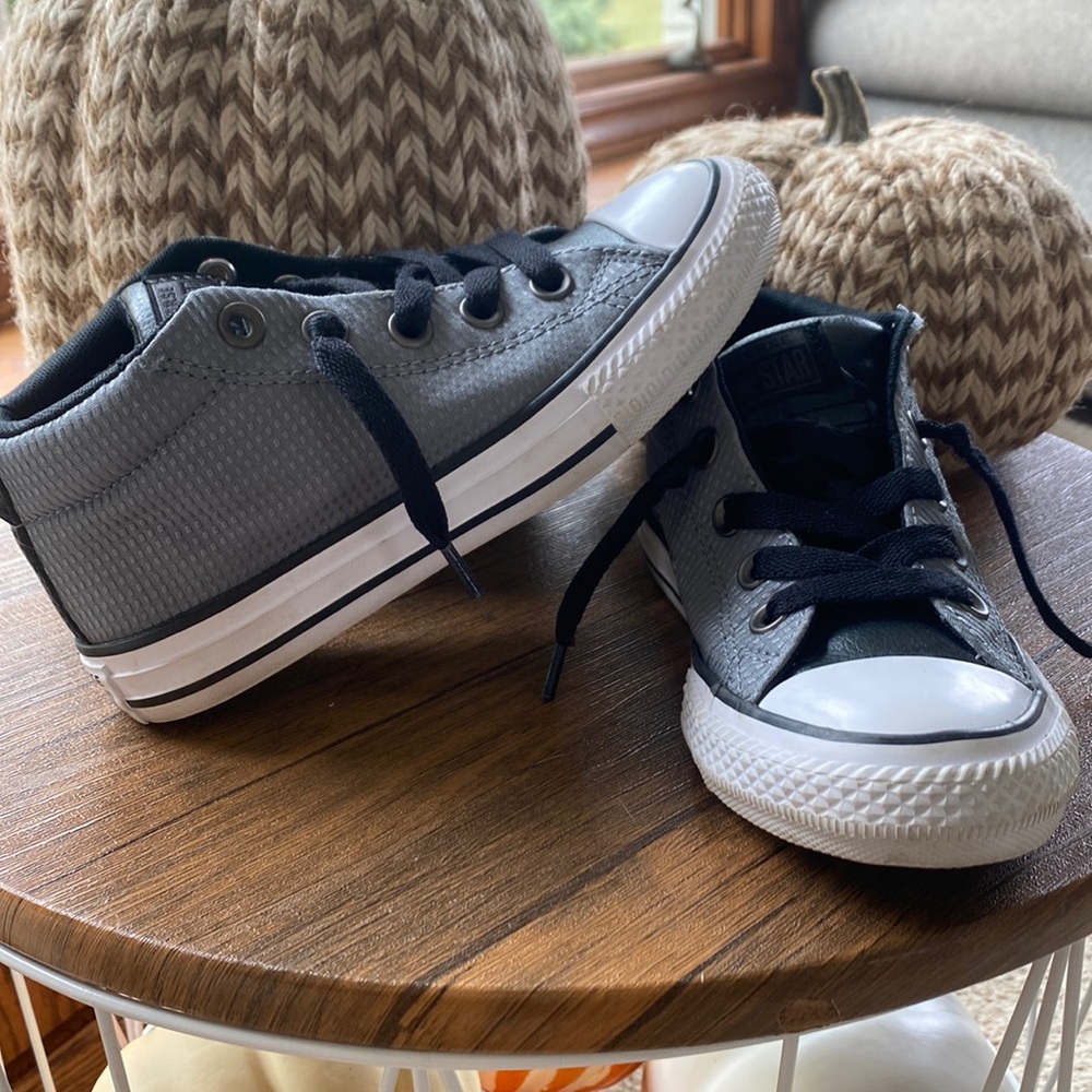 Boys converse